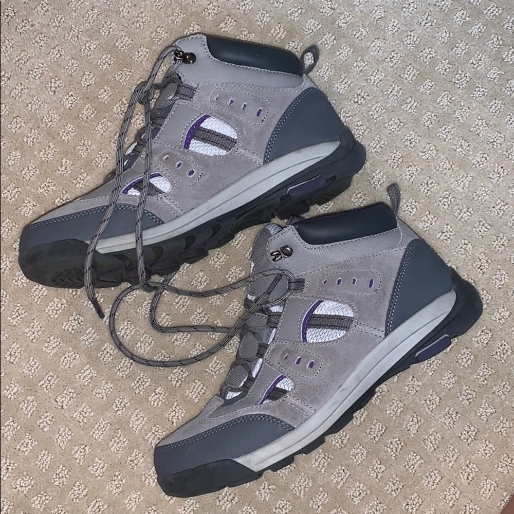 NEVER BEEN WORN Hiking Boots - Picture 2 of 3